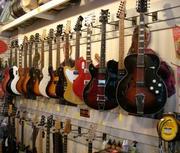 Specialist Guitar Stores In Santacruz, Mumbai.